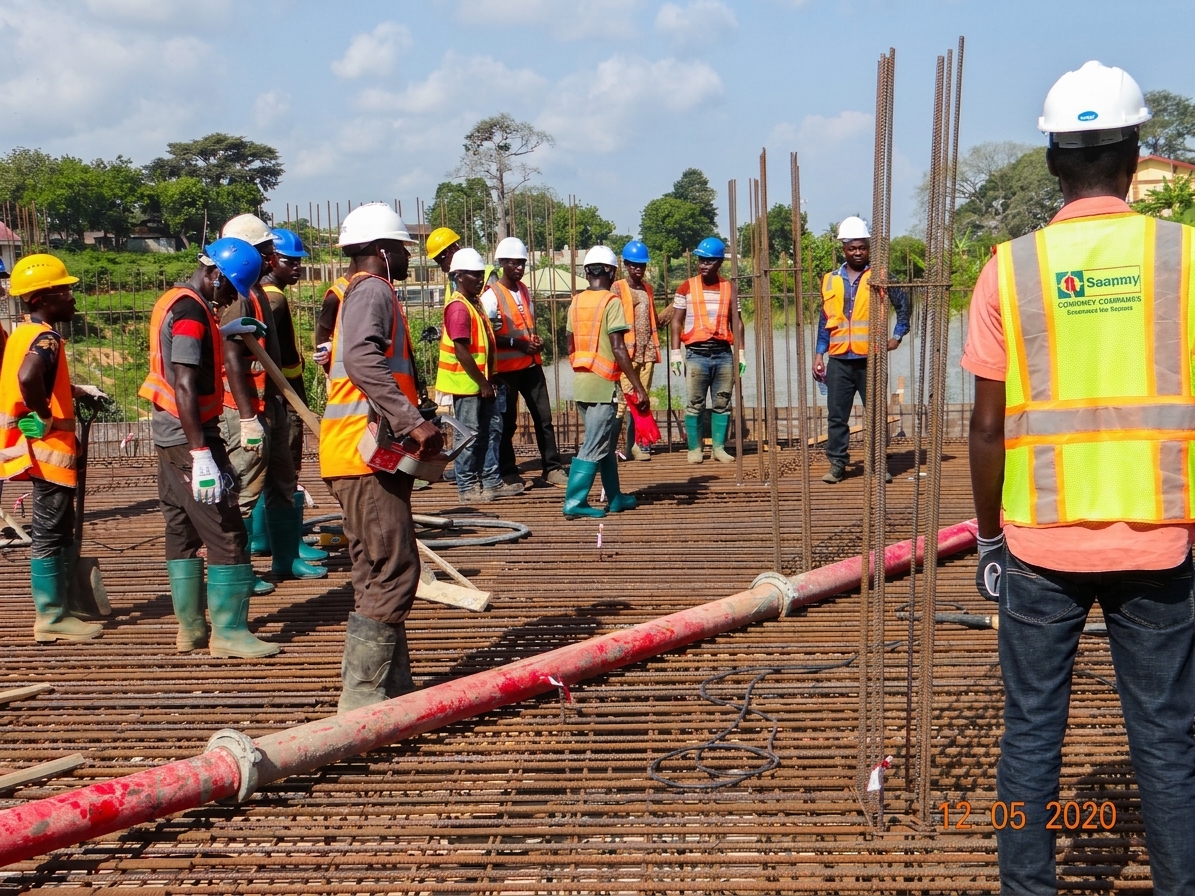 HAYBEL site team pumping concrete onto a reinforced slab